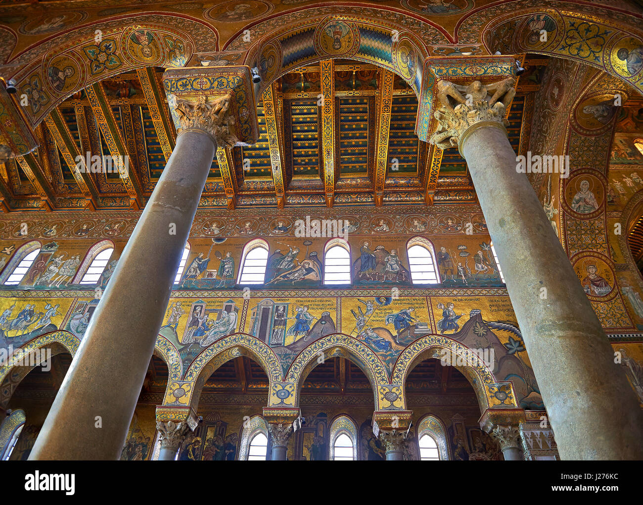 Los mosaicos de la catedral medieval de Monreale Norman-Byzantine, provincia de Palermo, Sicilia, Italia. Foto de stock