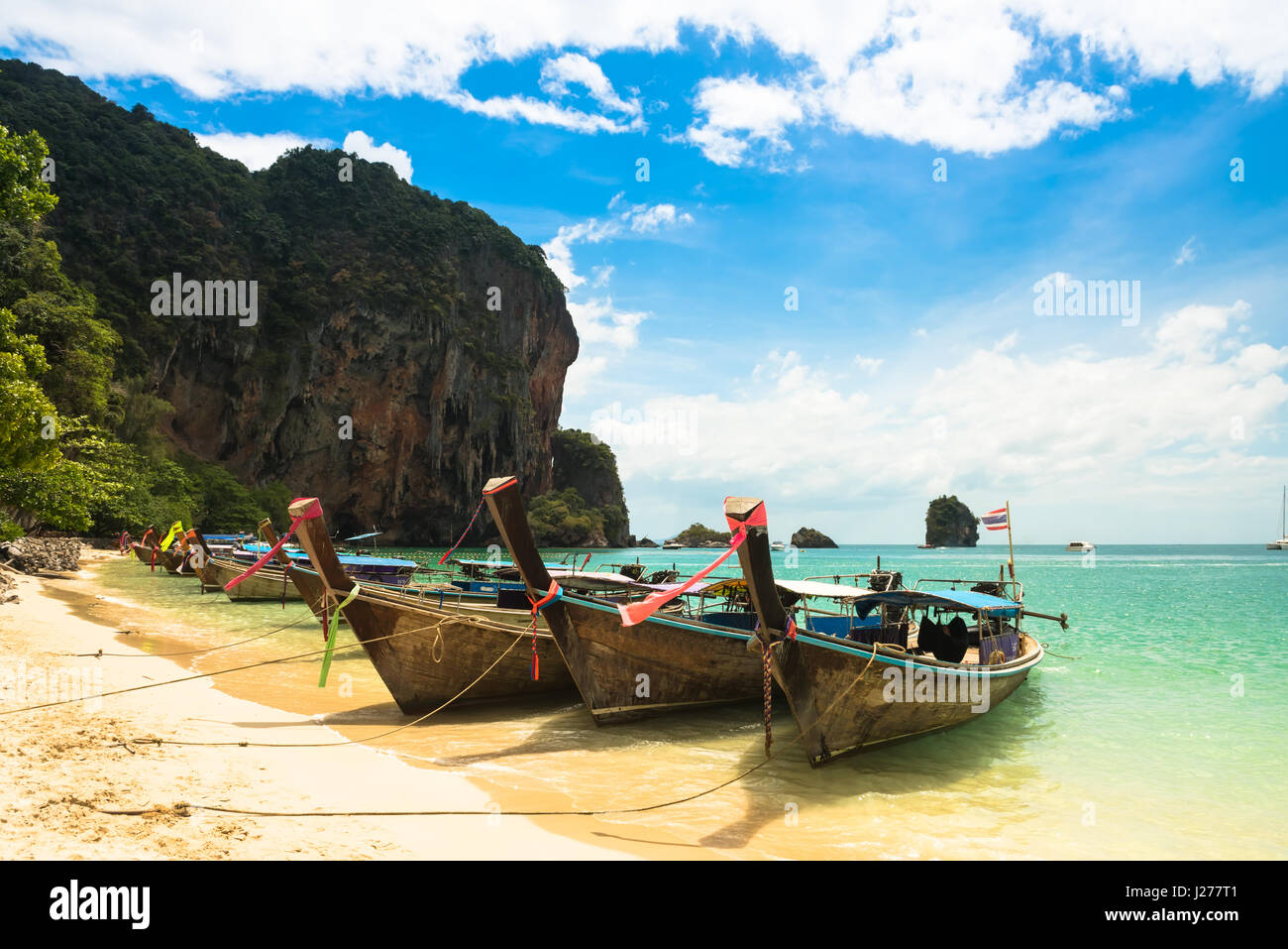 Long tail boat tropical beach, Krabi, Tailandia Foto de stock