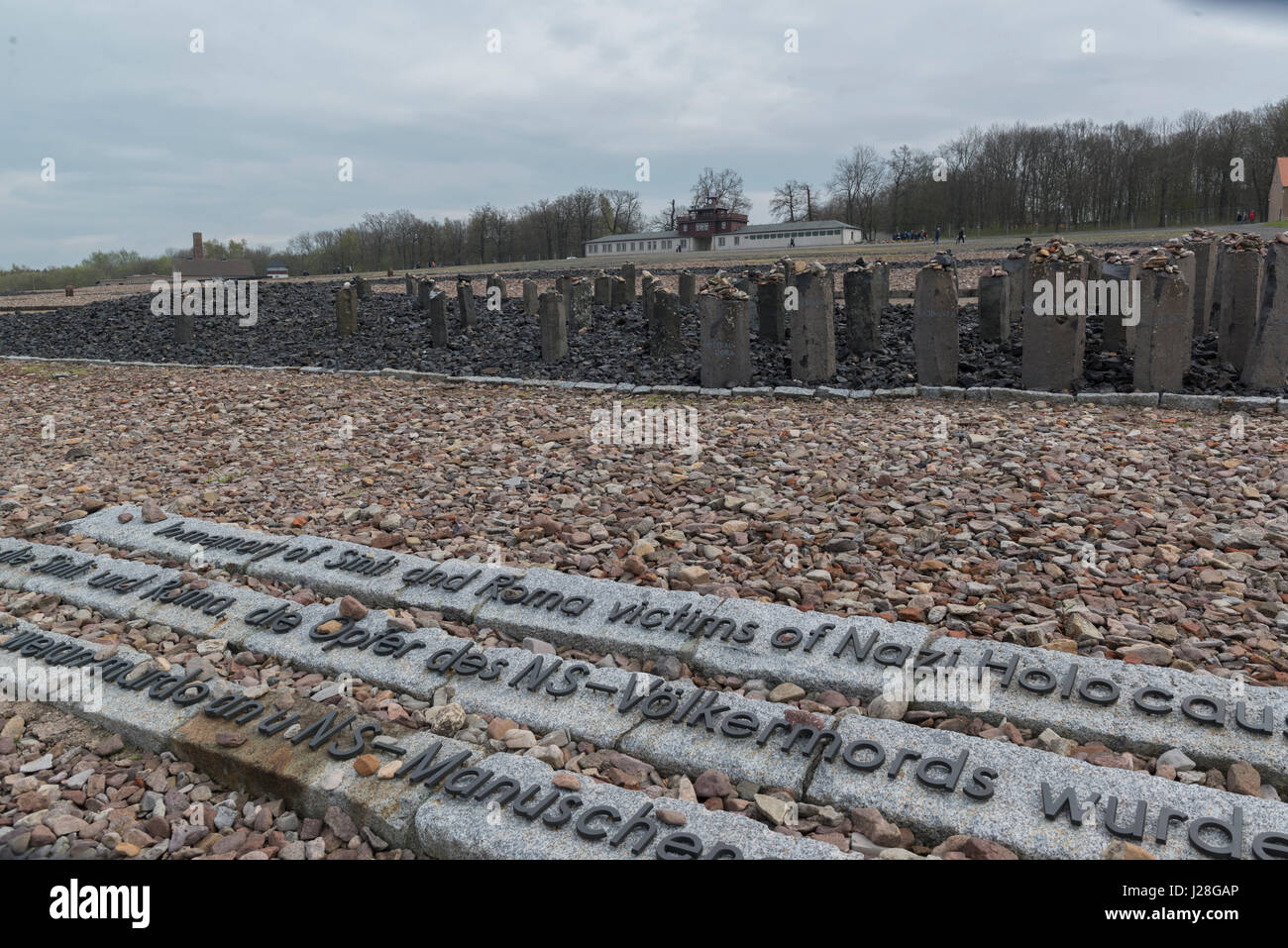 Memorial a los sinti y romaníes asesinados en el campo de concentración de Buchenwald memorial cerca de Weimar, Alemania. Foto de stock