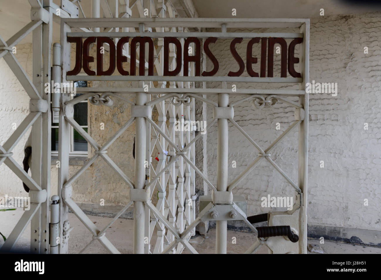 Inscripción en la puerta principal del campo de concentración de Buchenwald memorial cerca de Weimar, Alemania. Foto de stock