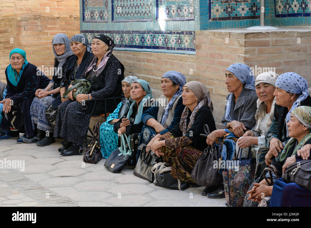 Uzbekistán, en la provincia de Samarcanda, Samarcanda, que fundó en