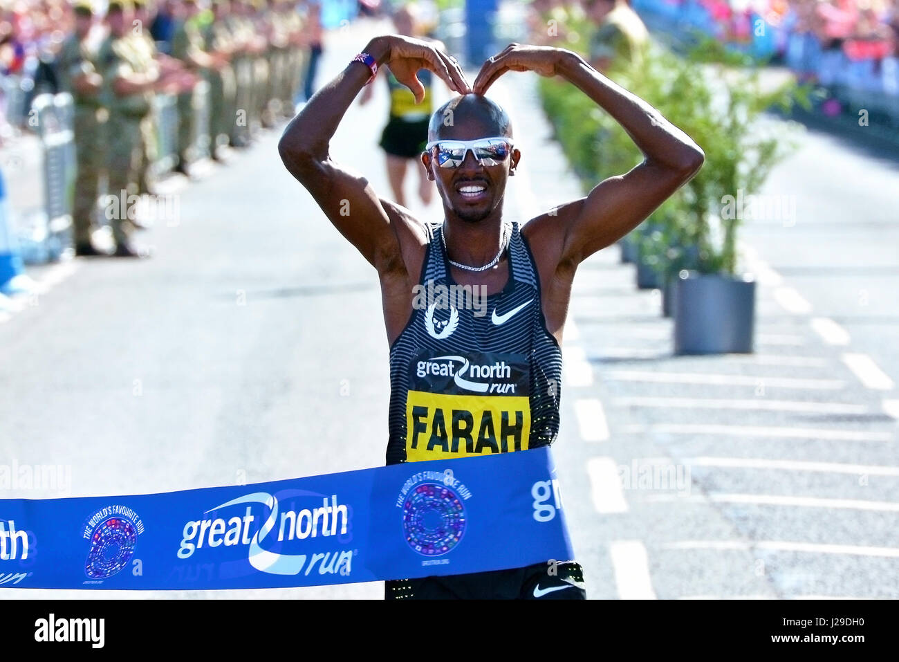 Sir Mo Farah ganando la Great North Run Foto de stock