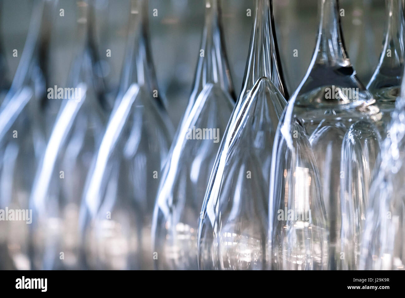 Copas de vino de cristal abstracto patrón limpiar limpieza Foto de stock