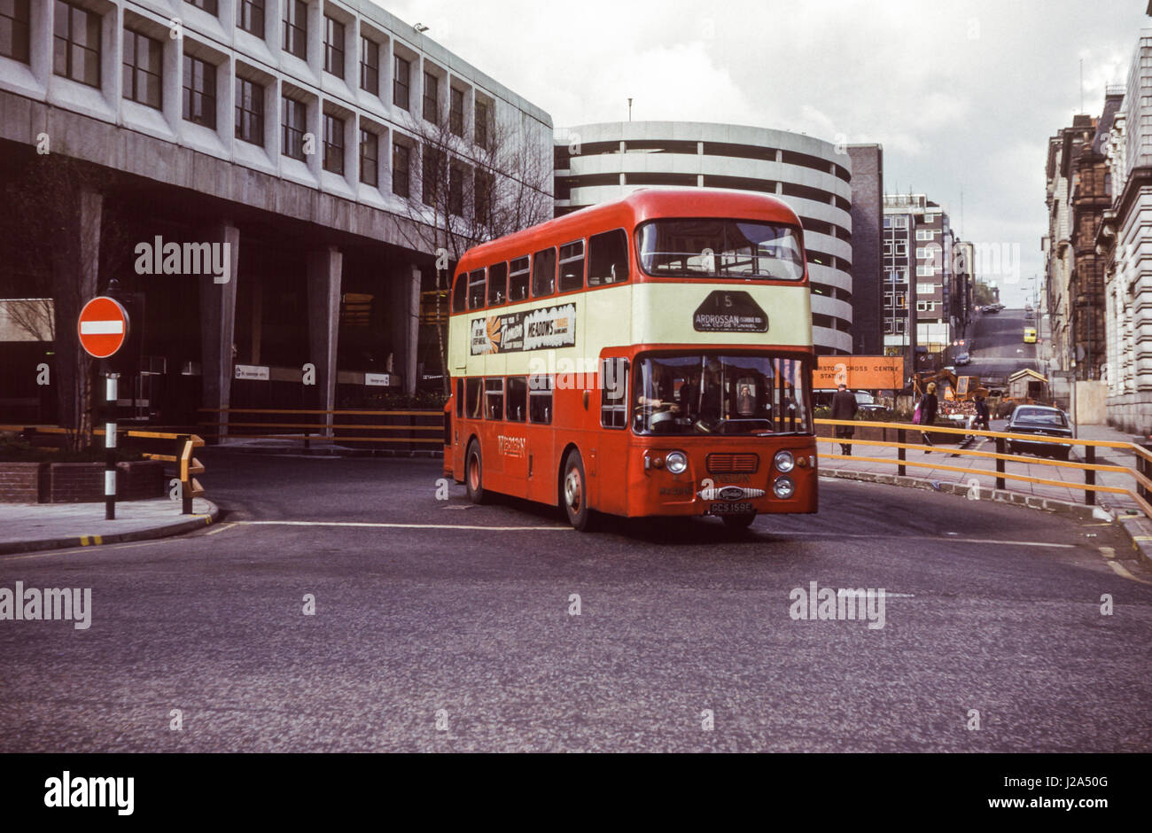 Glasgow, Reino Unido - 1973: Vintage imagen del autobús en las calles de Glasgow en 1973. SMT Daimler Fleetlines occidental con Alexander 75 asiento flota carrocería número 2097 (número de registro GCS159E). Foto de stock