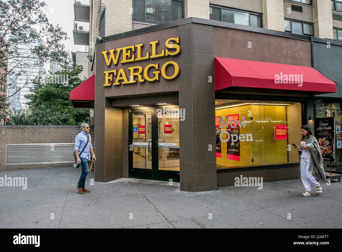 Un minorista de Wells Fargo en Manhattan. Foto de stock