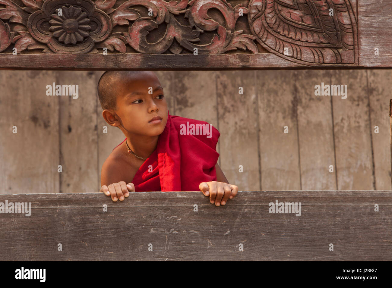 Myanmar, Mandalay. Monje novicio retrato. Crédito: Jim Zuckerman / Galería / DanitaDelimont.com Jaynes Foto de stock