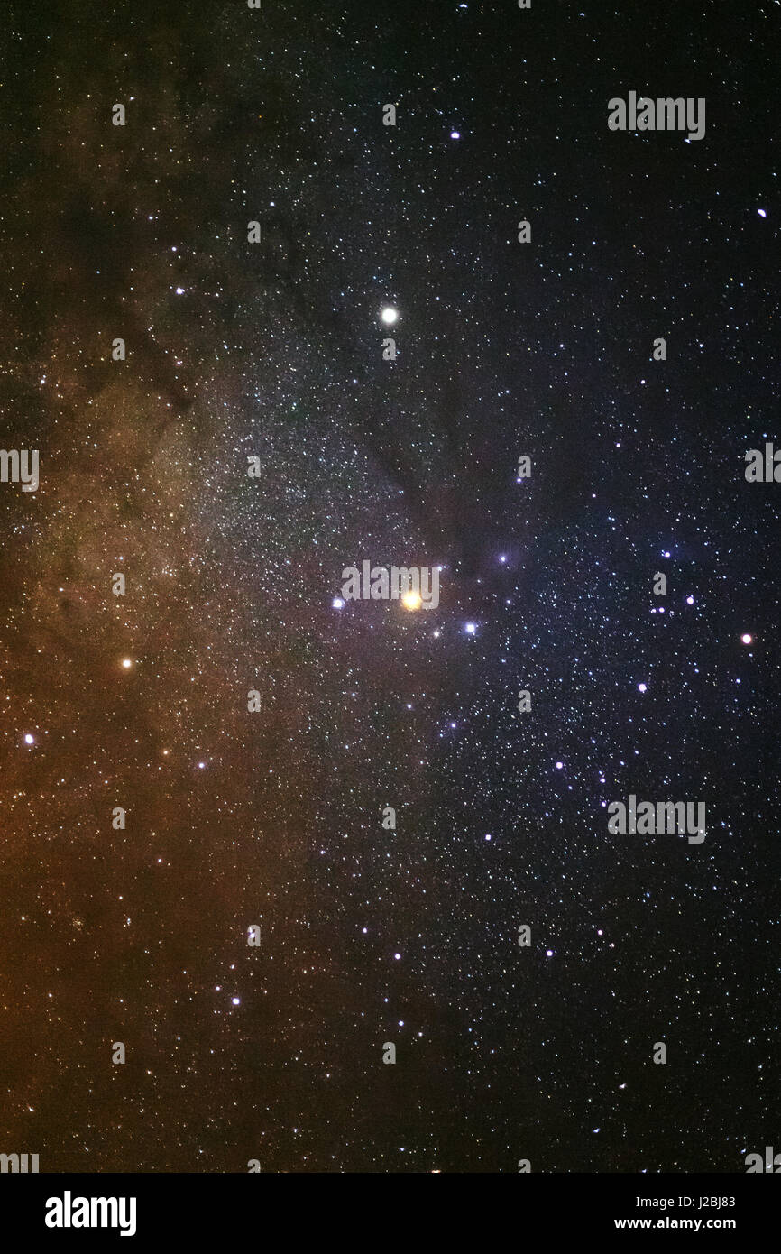 Un amplio ángulo de visión de los Antares, región de la Vía Láctea. Foto de stock