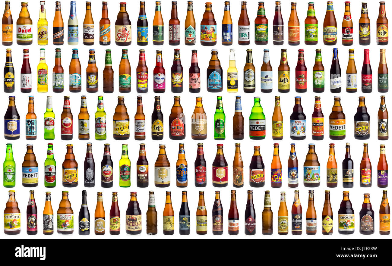 Colección de botellas de cerveza internacional de todo el mundo aislado