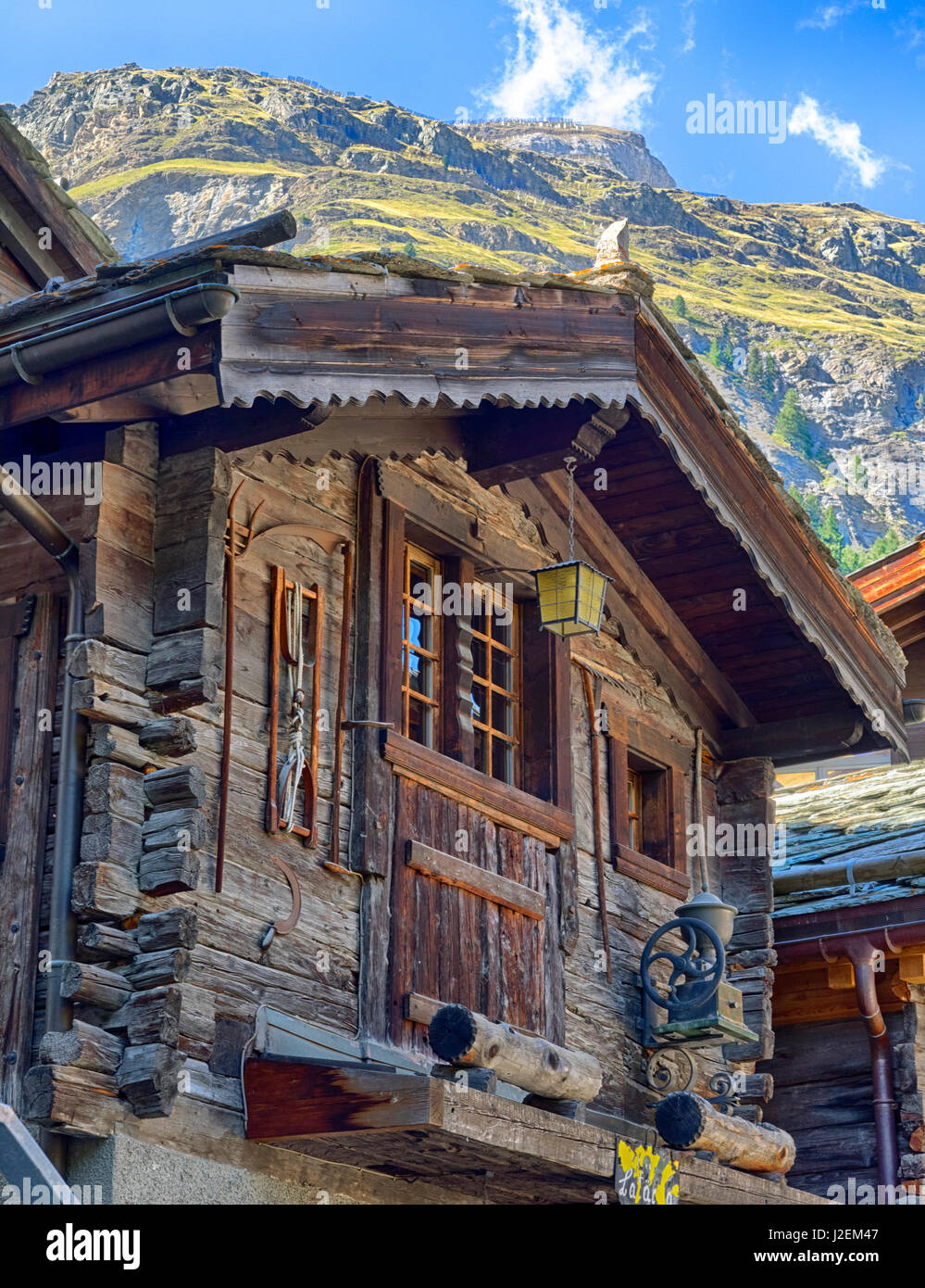 Suiza, Zermatt, Casco antiguo (Hinterdorf), parte más antigua de la  localidad Fotografía de stock - Alamy