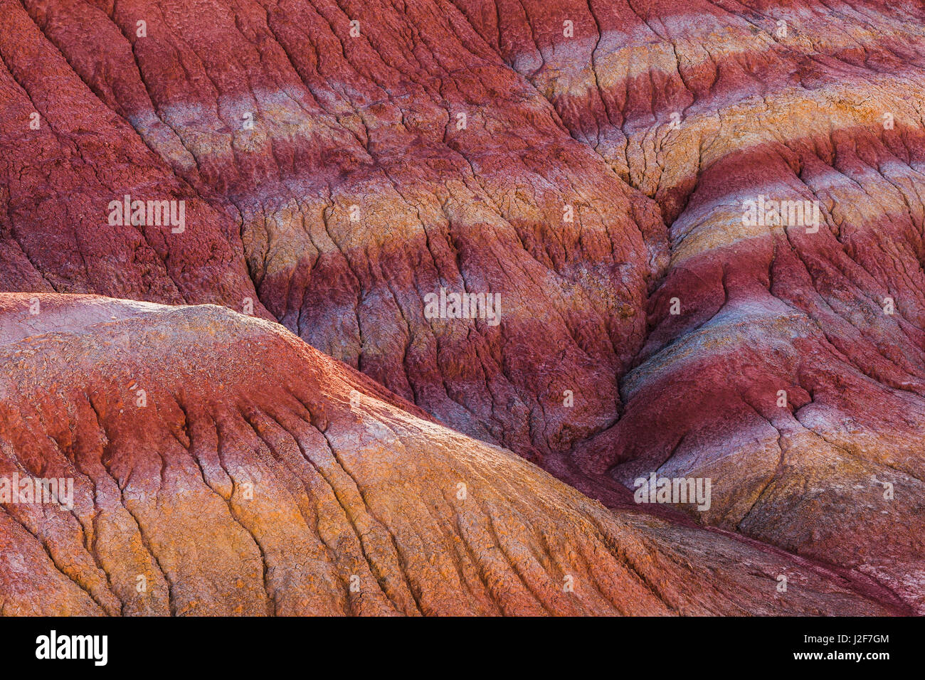 Paisaje con colinas erosionadas en las cercanías de Zhangye Foto de stock