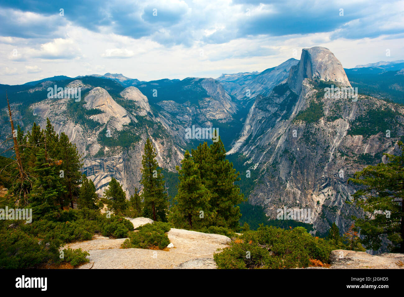 California, Estados Unidos, Yosemite National Park, Half Dome, North Dome,  el canasto Dome y el Monte Watkins de Washburn Point Fotografía de stock -  Alamy