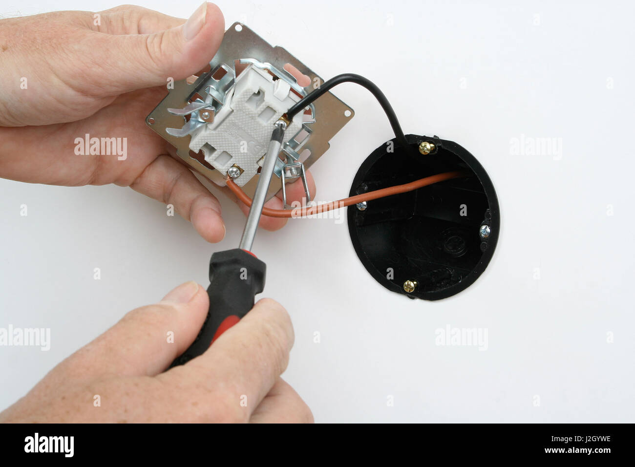 Arreglar un interruptor de luz fotografías e imágenes de alta resolución -  Alamy