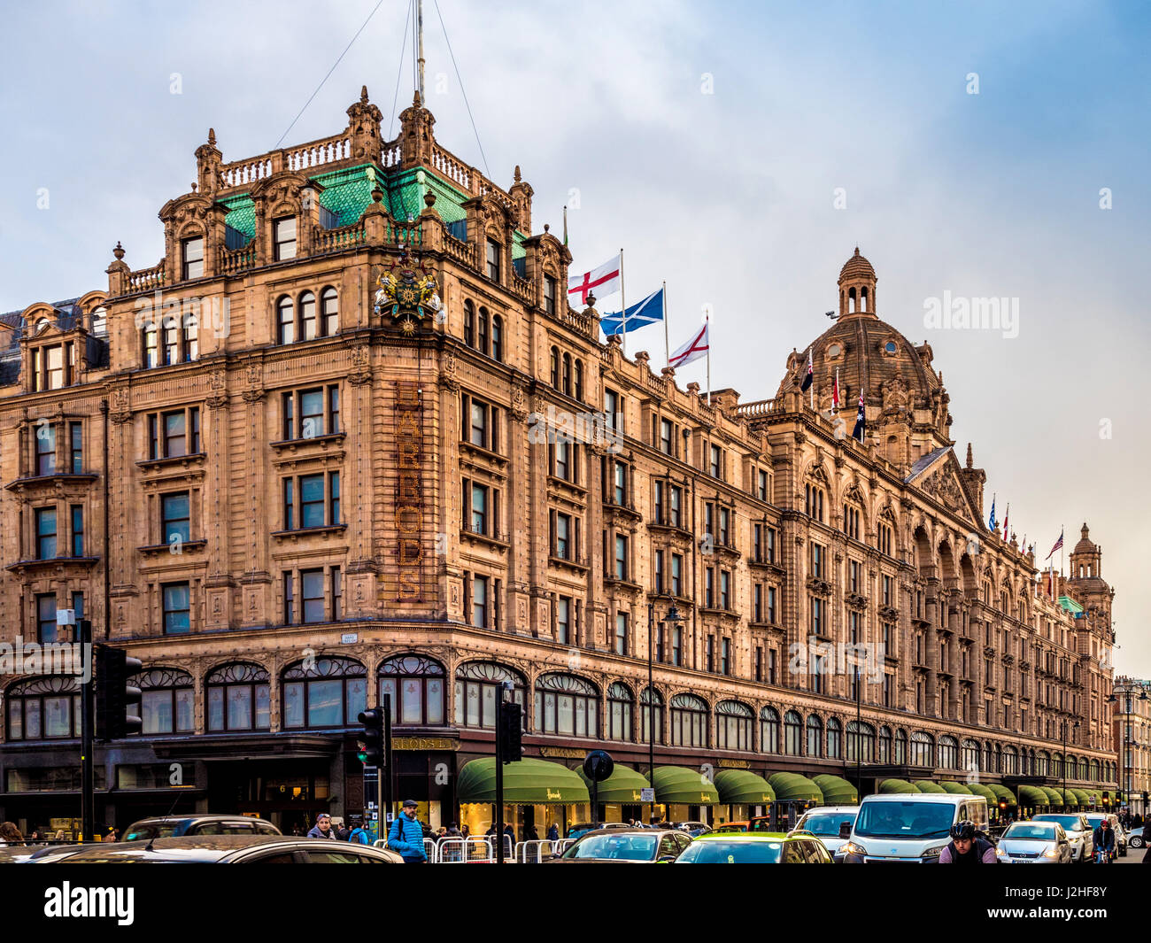 Exterior de bienes de lujo, grandes almacenes Harrods, Knightsbridge, Londres, Reino Unido. Foto de stock