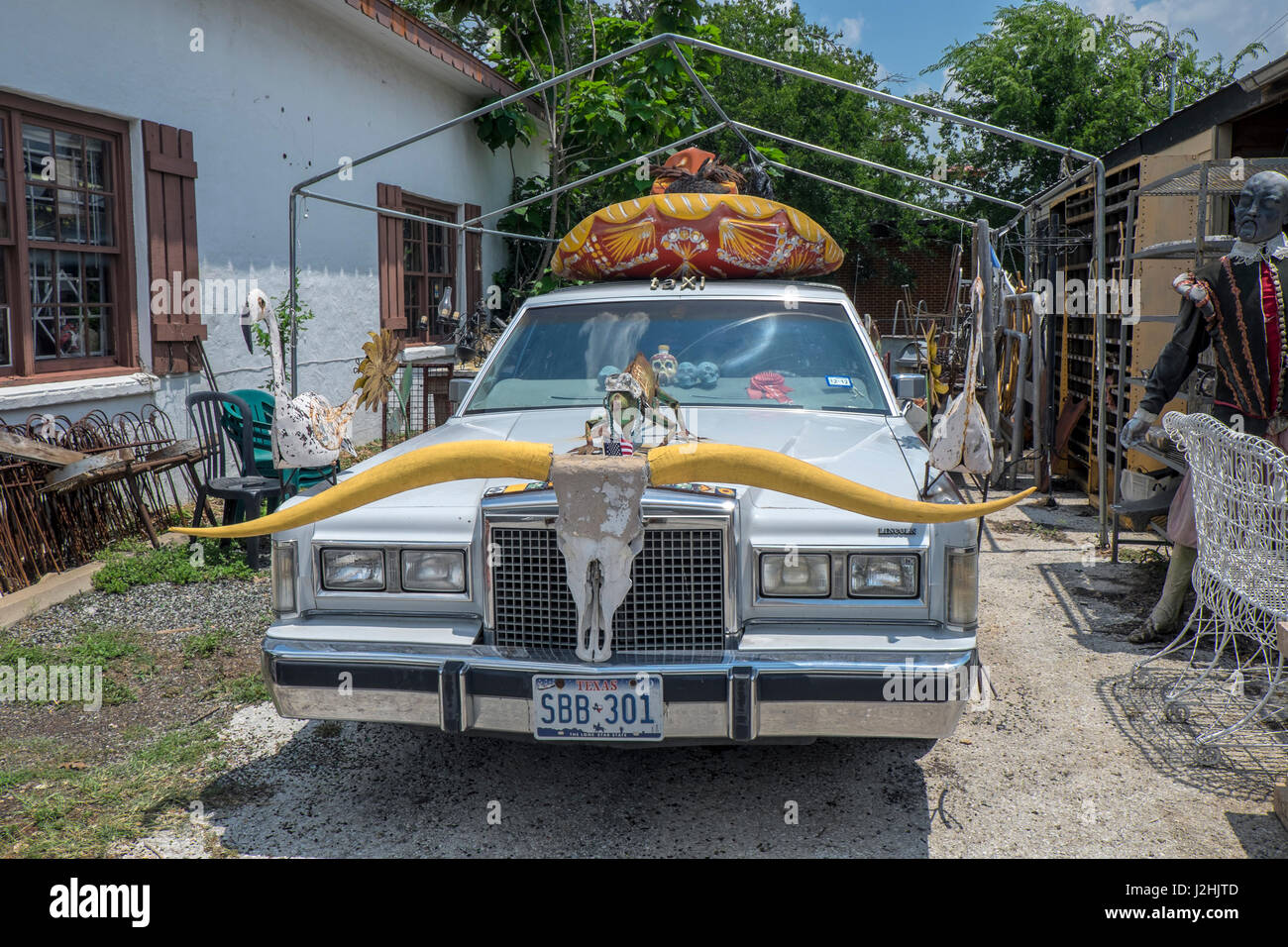 Lincoln coche con Texas Longhorn cuernos montados sobre éste, Round Top