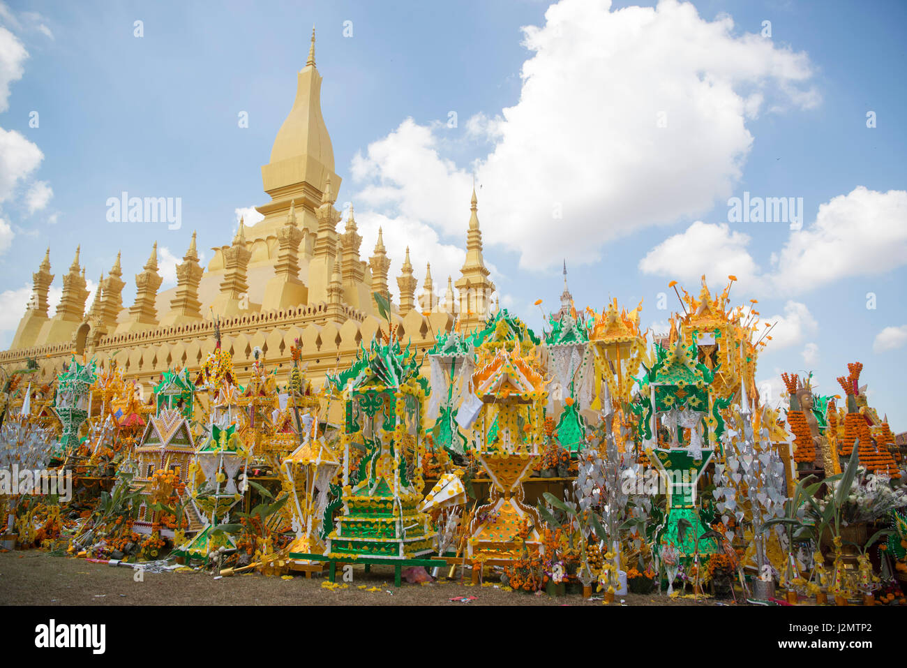 Personas en una ceremonia en la Pha That Luang Festival en la ciudad de Vientiane en Laos en el southeastasia. Foto de stock