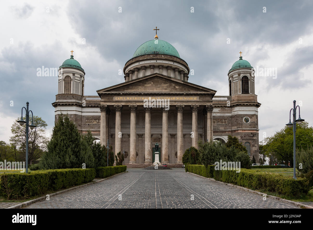 La Basílica de Esztergom, la sede de la Iglesia Católica Húngara, en un