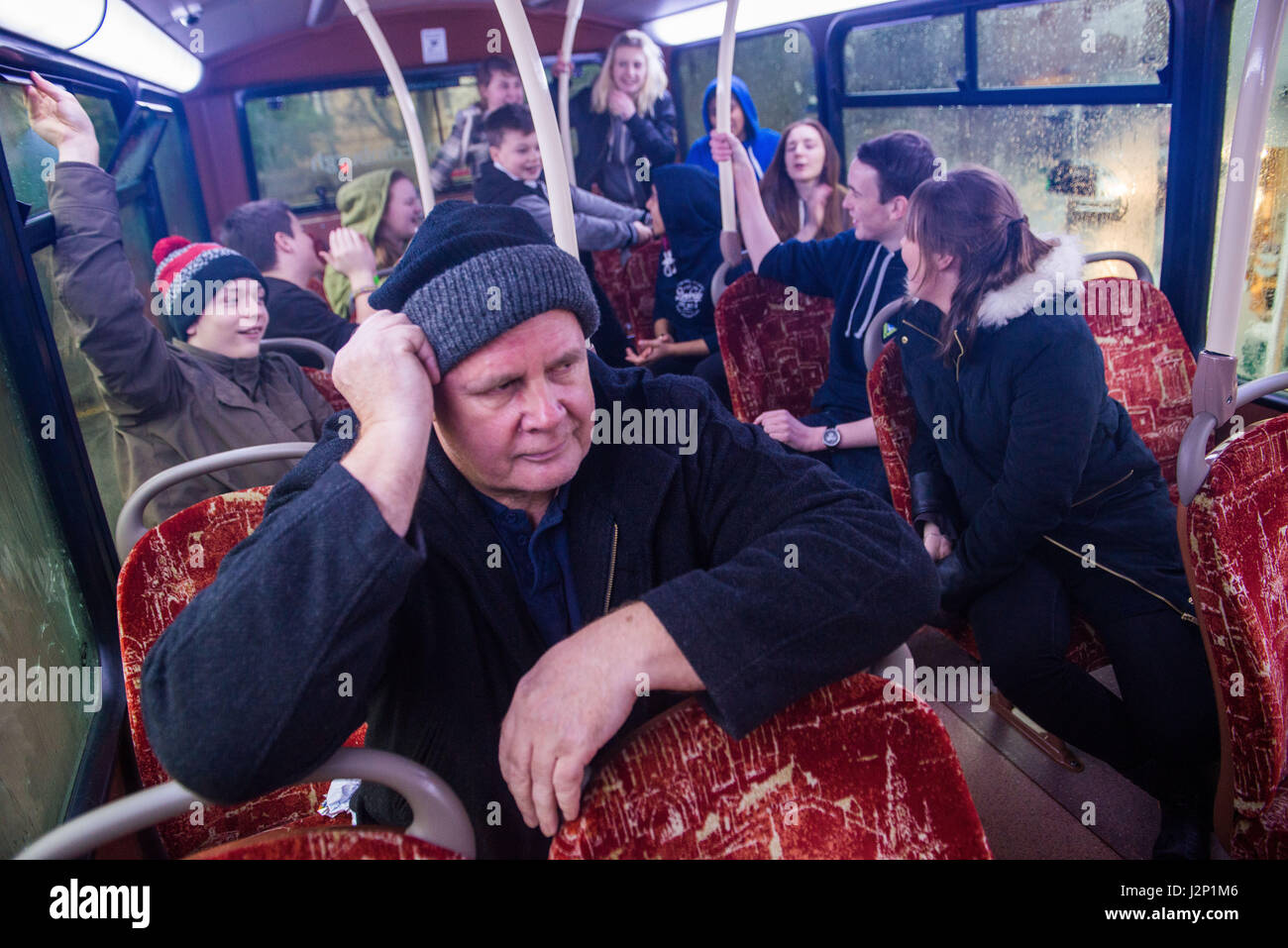 El fotógrafo Ian Georgeson, 07921 567360 los autobuses Lothian antisociales, disparar Foto de stock