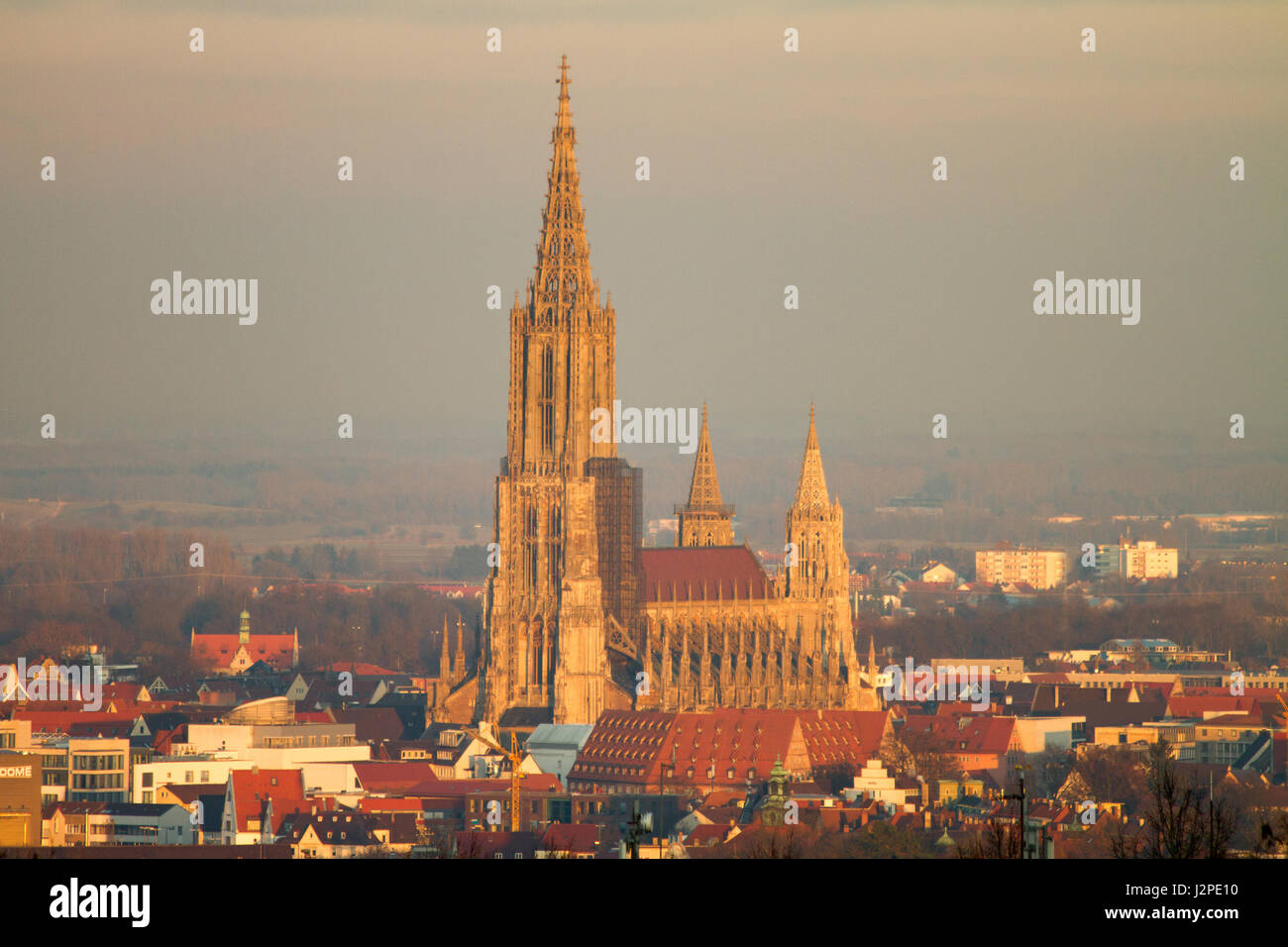 Ulm en el río Danubio, Baden-Württemberg, Alemania Foto de stock