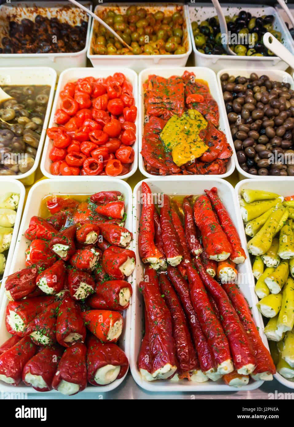 Antipasto mixto. Diferentes tipos de antipasti Fotografía de stock Alamy