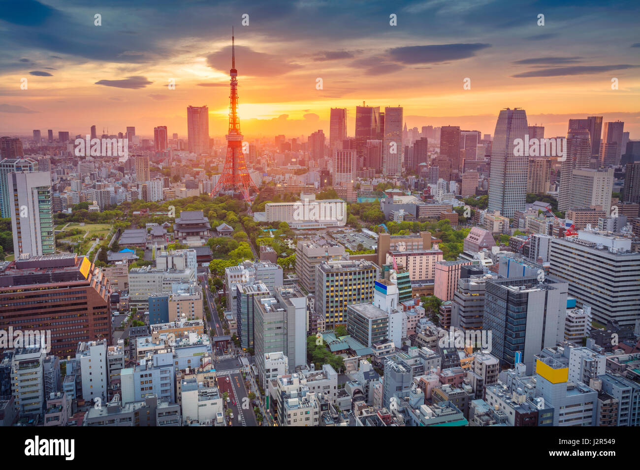 Tokio. Imagen del paisaje urbano de Tokyo, Japón durante la puesta de sol. Foto de stock