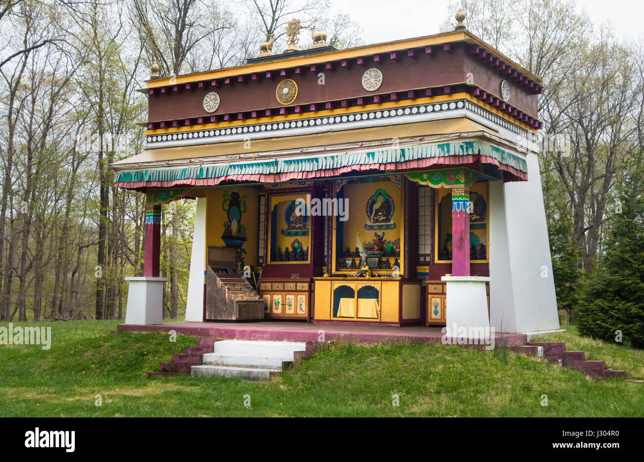 Dedicado al pueblo del Tíbet, el mongol Centro Cultural budista tibetano en Bloomington, Indiana, ofrece un entorno tranquilo para meditar y Foto de stock
