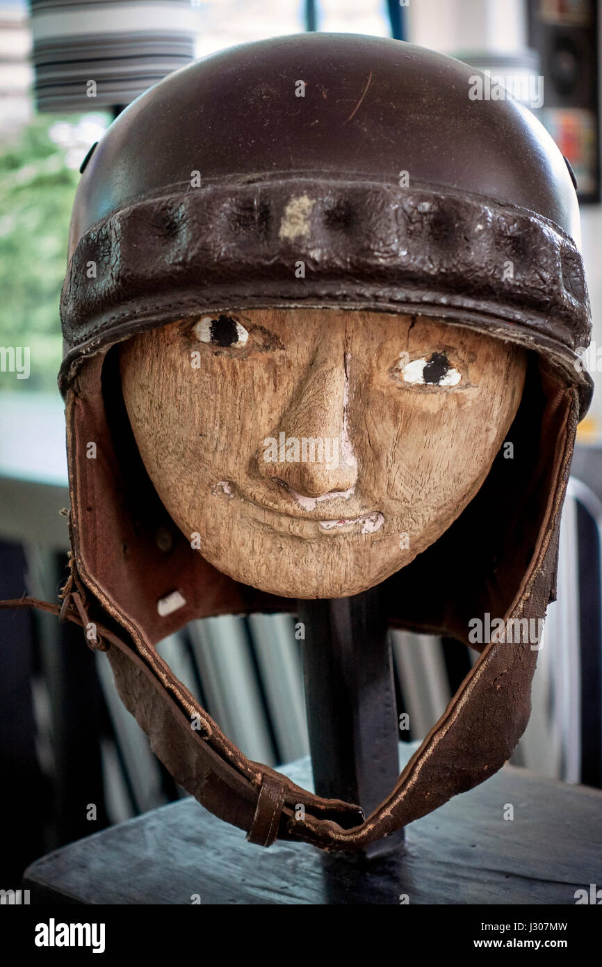 Cuero Vintage casco de motocicleta Fotografía de stock - Alamy