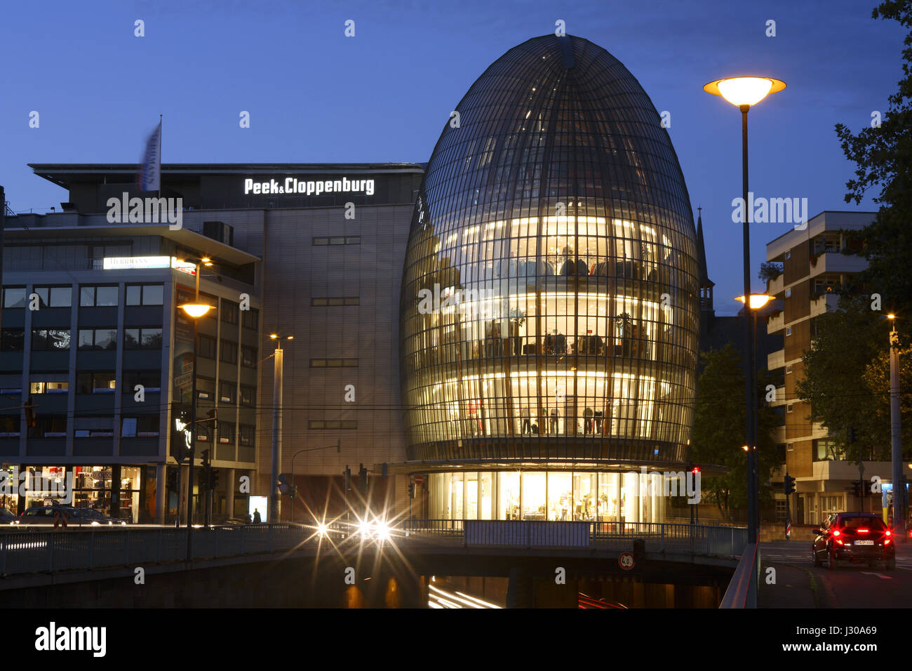 Alemania, Colonia, tienda de la compañía Peek & Cloppenburg, construido después de los planes del arquitecto Renzo Piano. Foto de stock