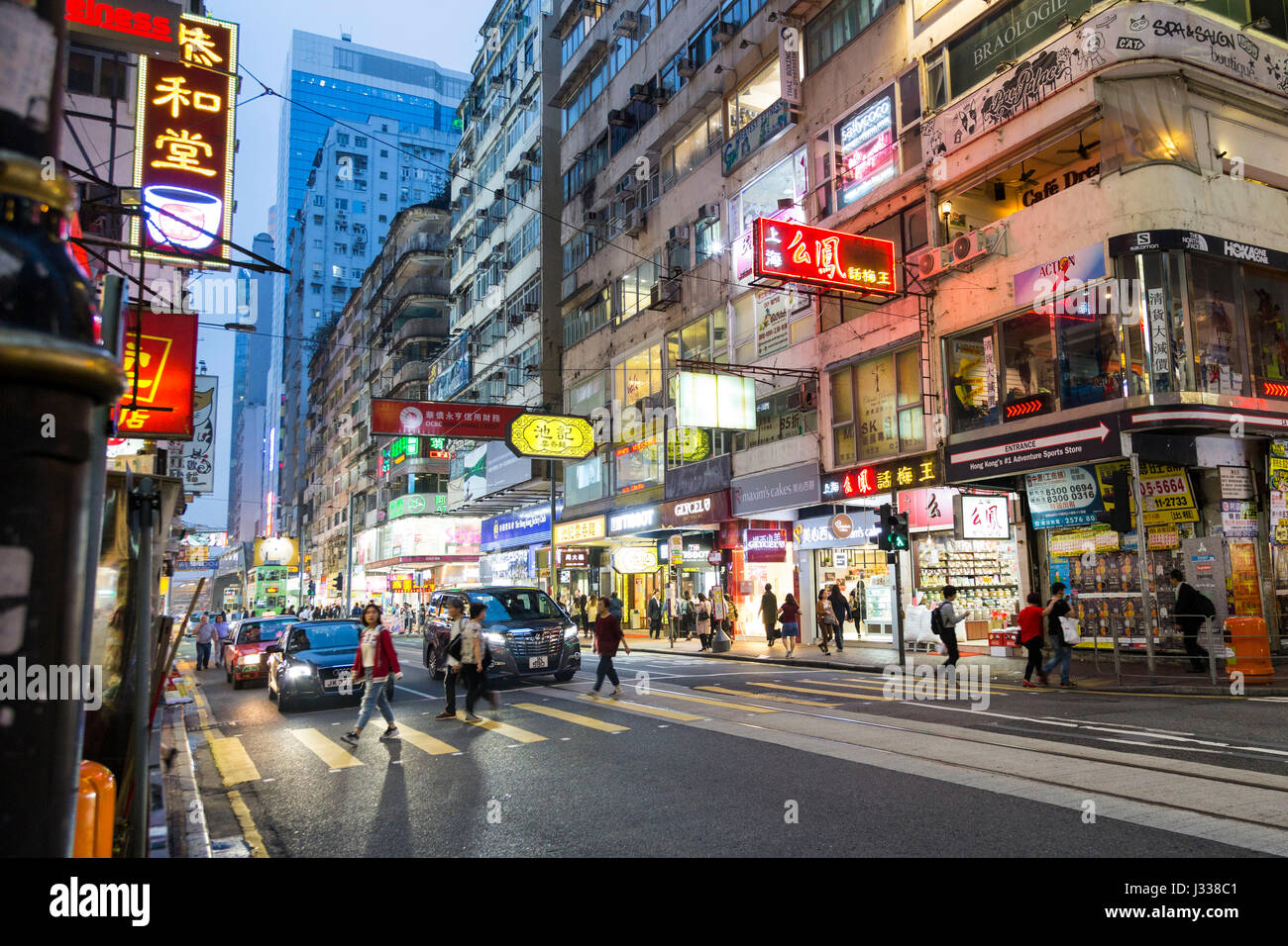 Ciudad de la noche, la fotografía de la calle, vista a la ciudad de Hong Kong por la noche Foto de stock