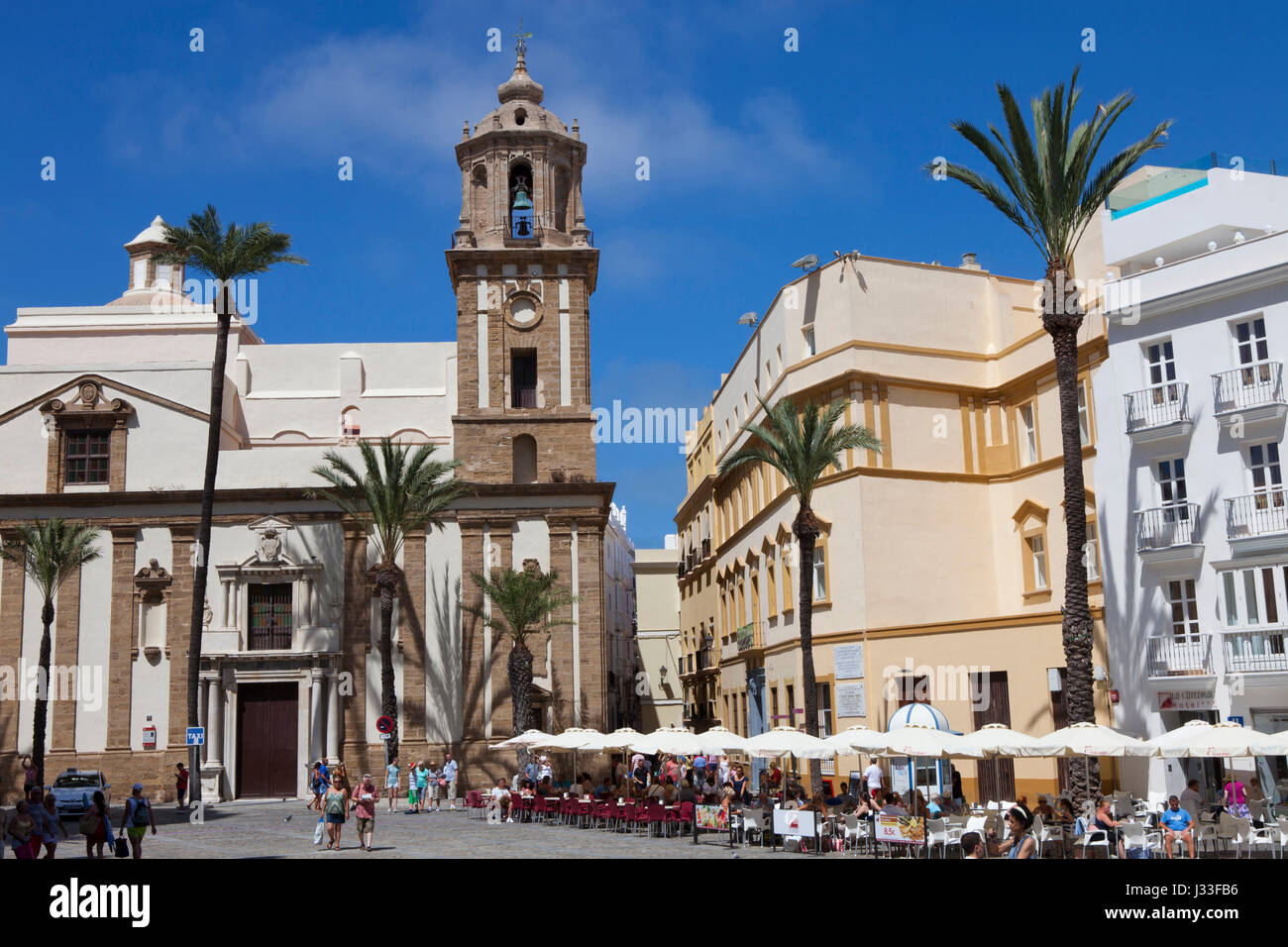 La Plaza de la Catedral, la plaza de la Catedral con la Catedral en el casco histórico de la ciudad de Cádiz, Cádiz, Andalucía, España, Europa Foto de stock