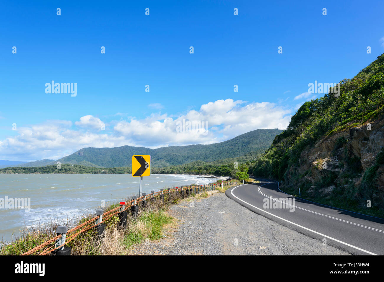 La autopista Captain Cook es la escénica carretera costera entre Cairns y Port Douglas, Far North Queensland, FNQ, Queensland, Australia Foto de stock
