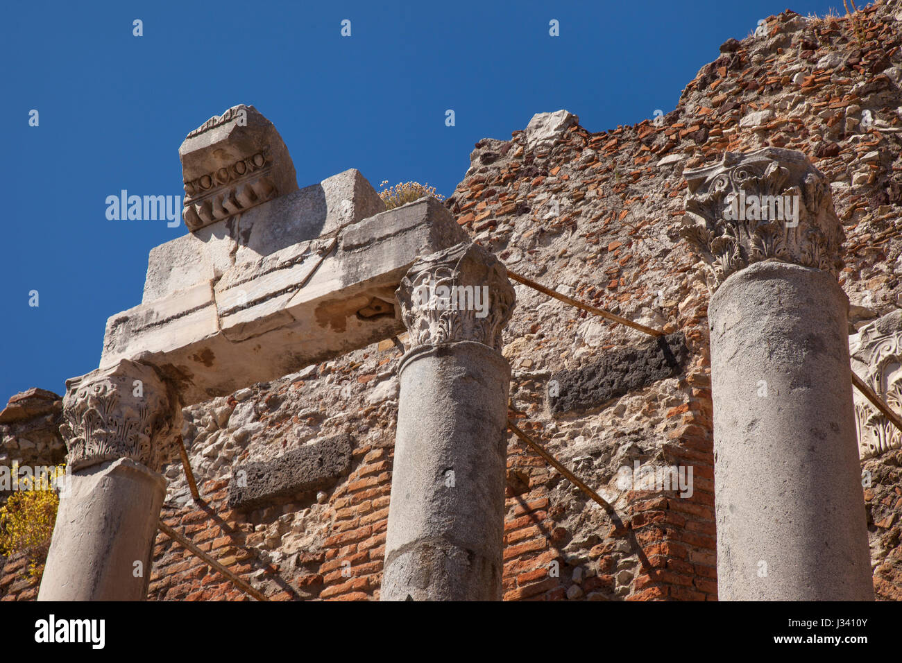De runis antiguo Teatro Greco (teatro griego - 3c. BC), Taormina, Sicilia, Italia Foto de stock