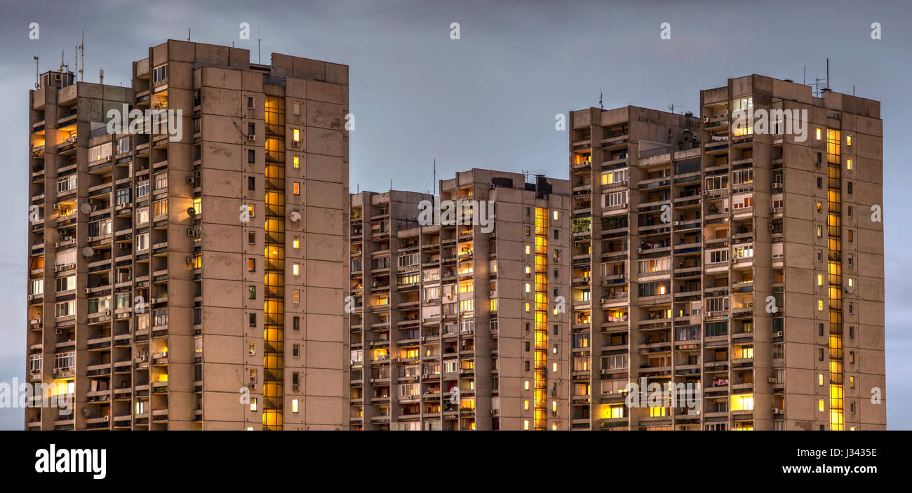 Belgrado, Serbia - Realismo Social de hormigón de los edificios residenciales de la época comunista yugoslavo. Foto de stock