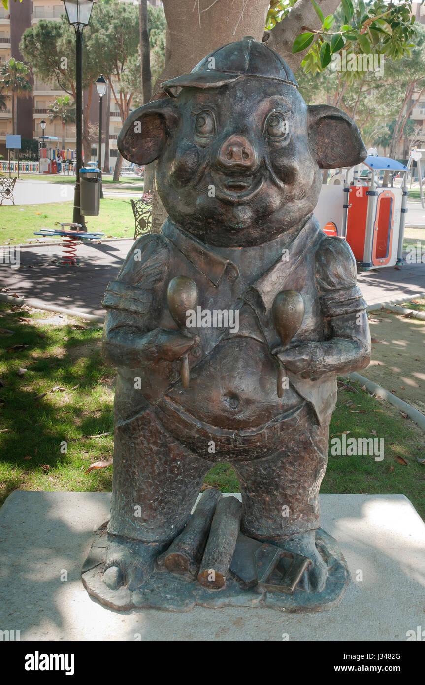 La estatua de Los Tres Cerditos, Fantasía Park, Fuengirola, provincia de Málaga, en la región de Andalucía, España, Europa Foto de stock