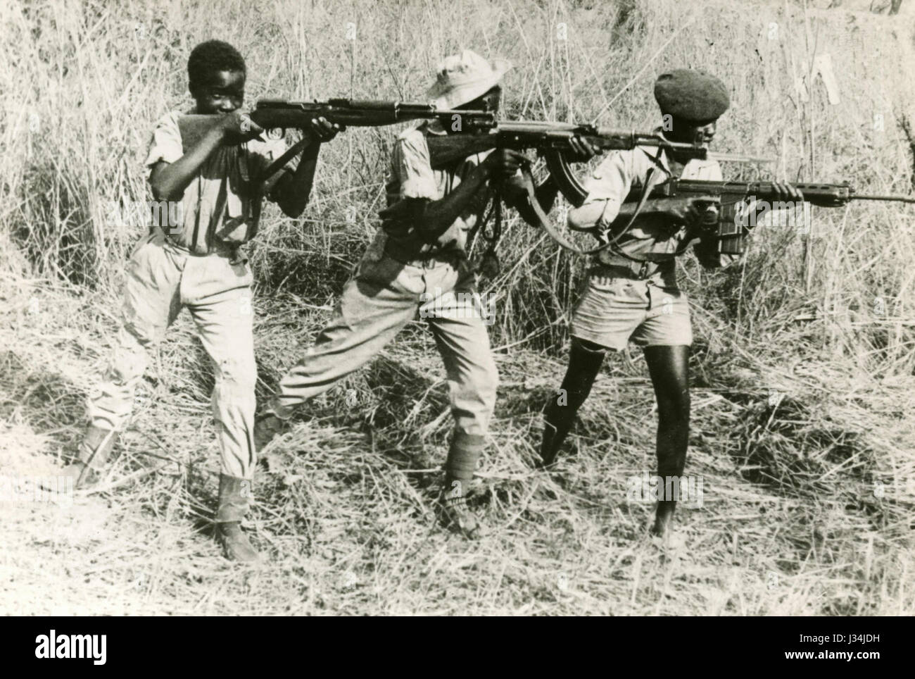 Simba tropas rebeldes con metralletas, Checa Sudán 1967 Foto de stock