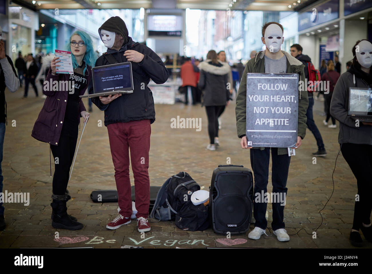 El centro de la ciudad de Manchester Market Street manifestantes vegano Foto de stock