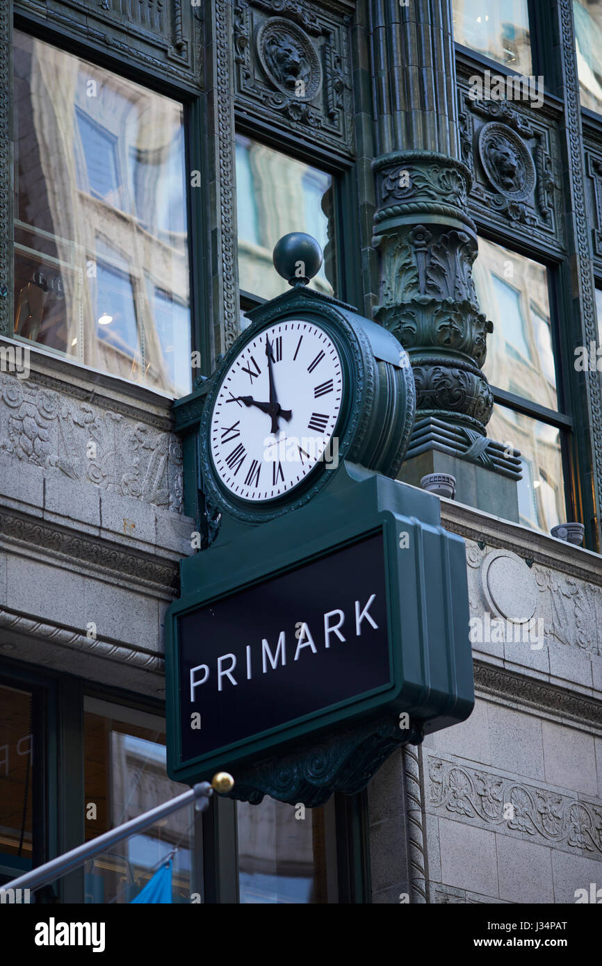 Muy enojado compañera de clases Ejercer Primark tienda ropa de descuento de Boston, Massachusetts, Estados Unidos  de América, EE.UU Fotografía de stock - Alamy