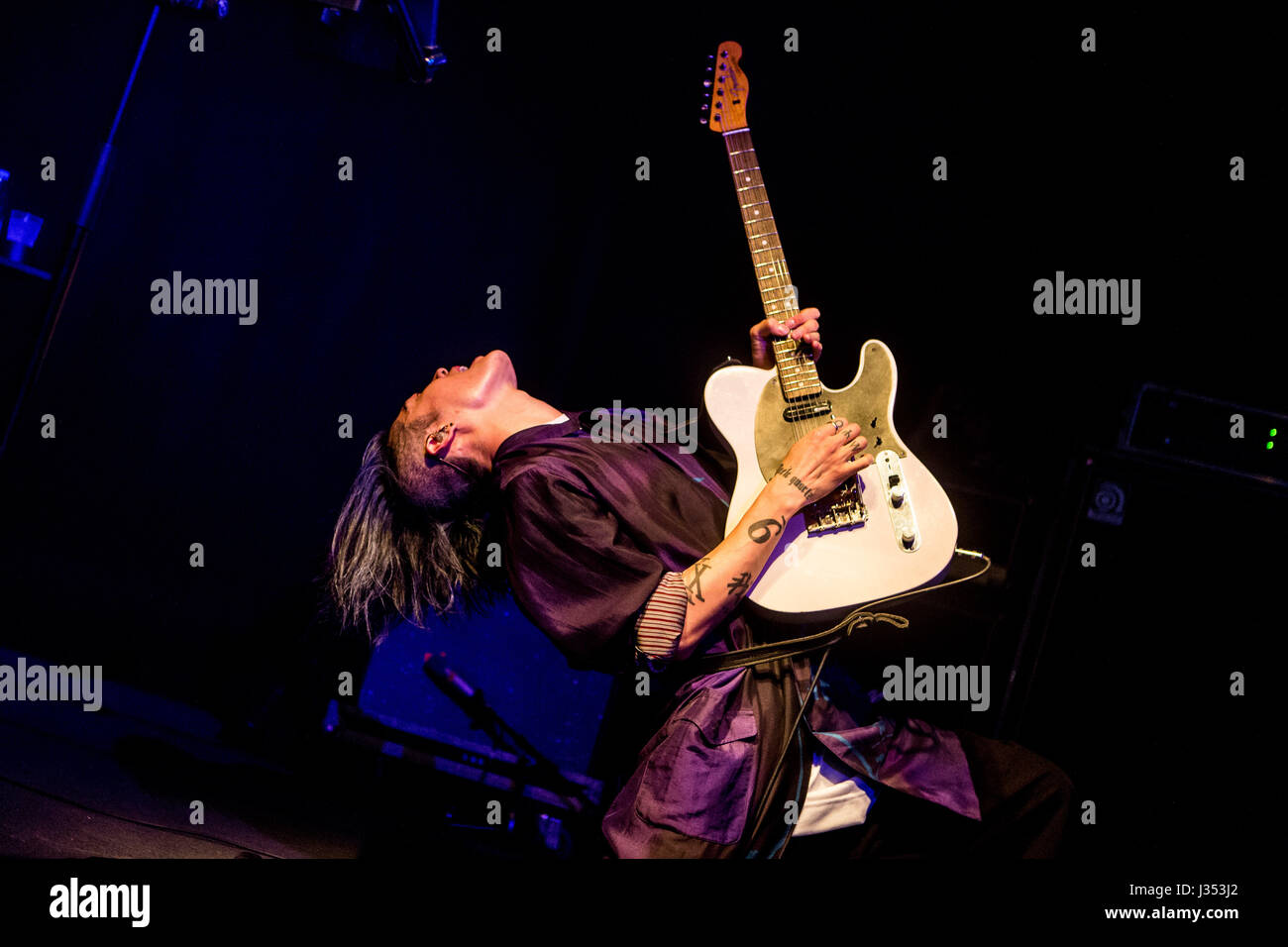 Cantante Y Compositora Japonesa Takamasa Ishihara O Popularmente Conocido Como Miyavi Realiza En Vivo En Alcatraz Foto Por Mairo Cinquetti Pacific Press Fotografia De Stock Alamy