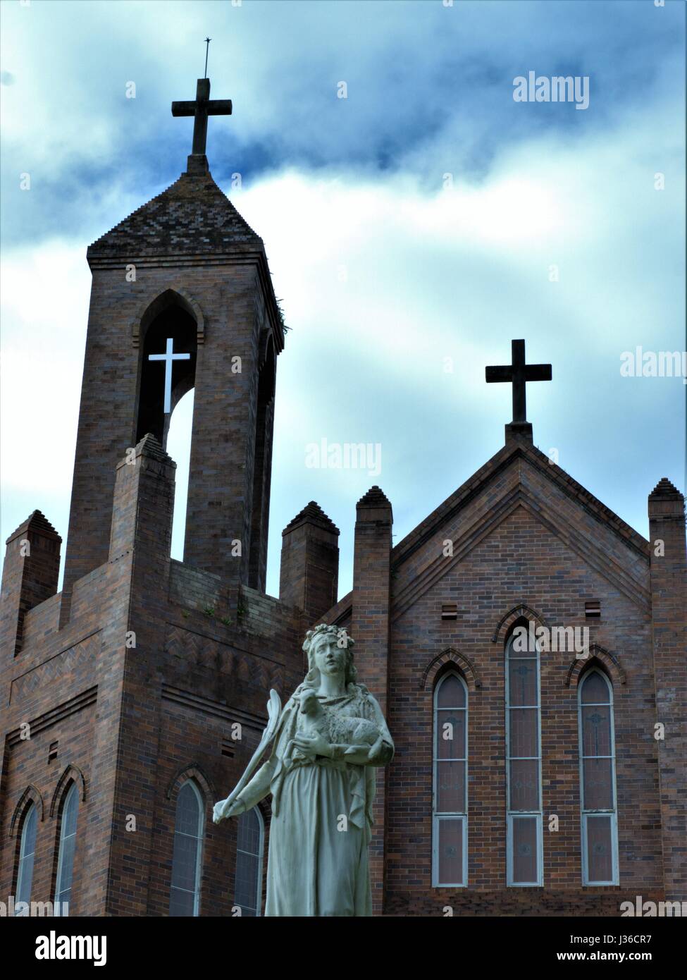 St Agnes' y el presbiterio de la iglesia parroquial católica en Australia Foto de stock