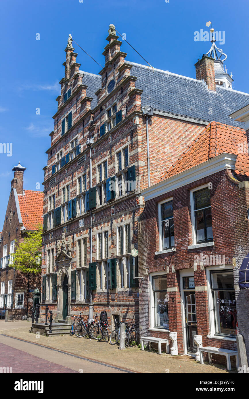 El ayuntamiento de la ciudad vieja en el centro histórico de la ciudad de Naarden, Holanda Foto de stock