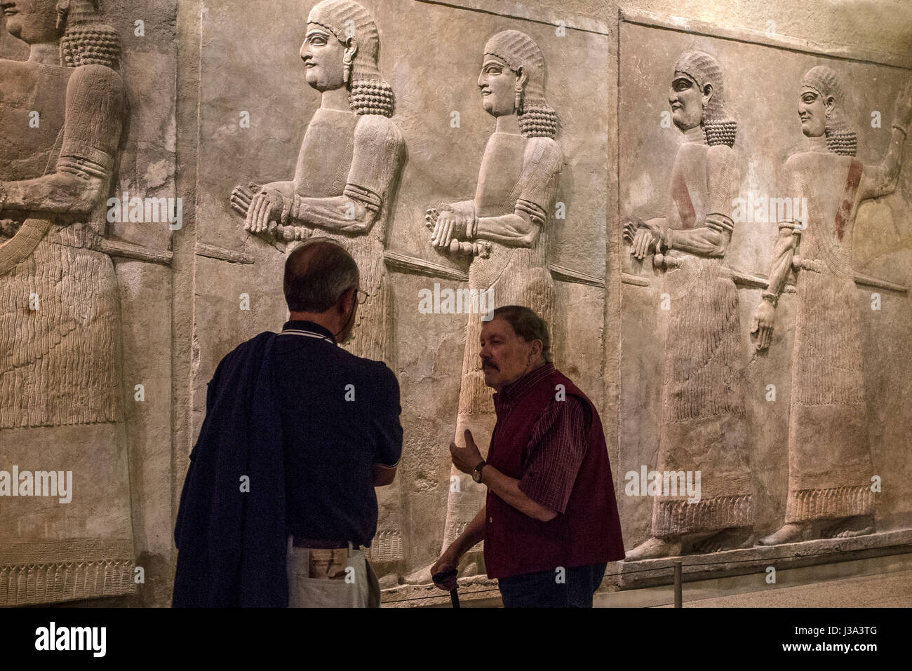 Relieve asirio Sargón de palacio del Museo Arqueológico de la Universidad de Chicago Foto de stock