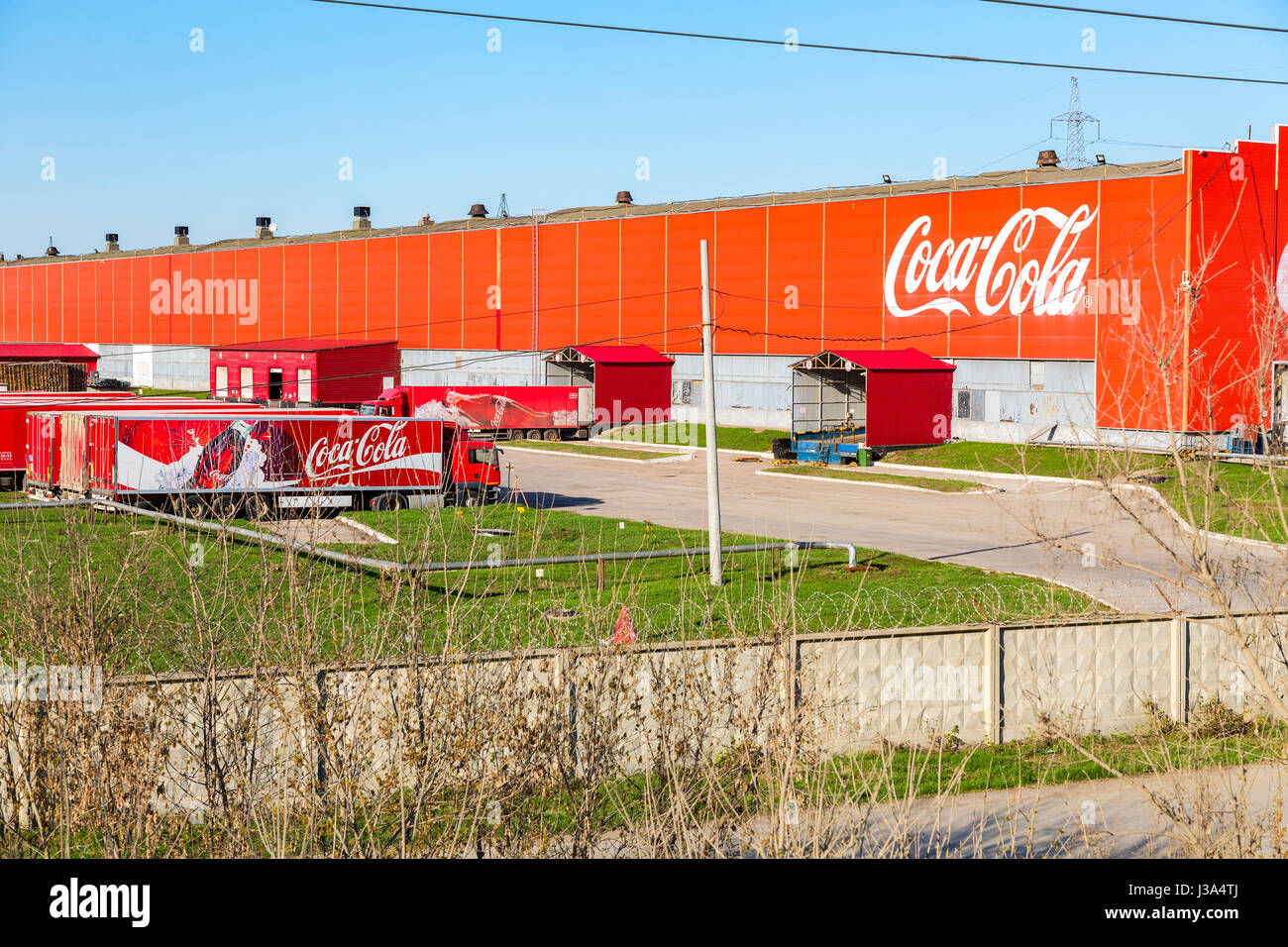 Coca cola russia factory fotografías e imágenes de alta resolución - Alamy