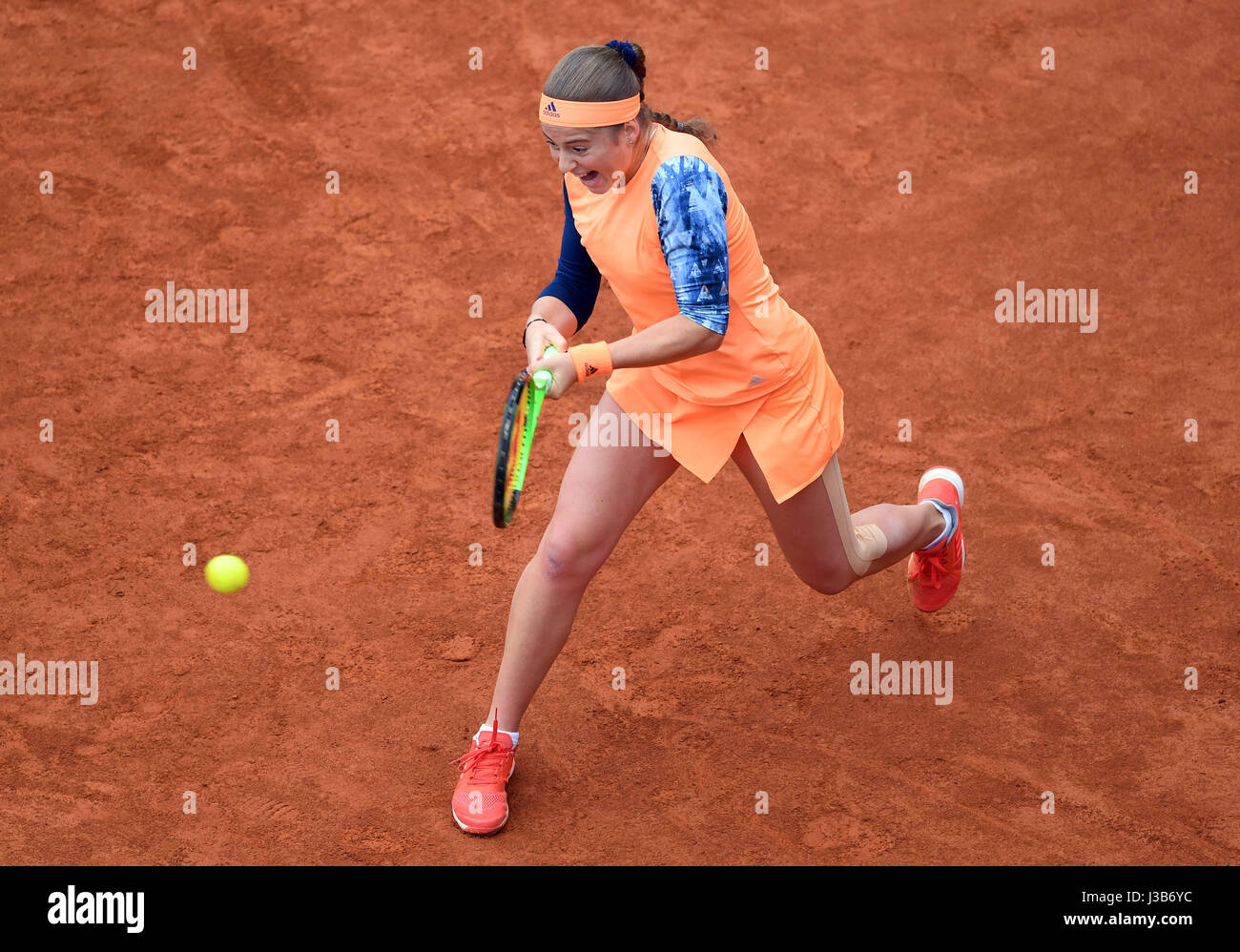 Praga, República Checa. El 05 de mayo, 2017. Jelena Ostapenko (LAT), fotografía, en acción durante el partido contra Kristyna Pliskova dentro de la Praga abierto torneo de tenis femenino, el 5 de mayo de 2017. Crédito: Katerina Sulova/CTK Foto/Alamy Live News Foto de stock