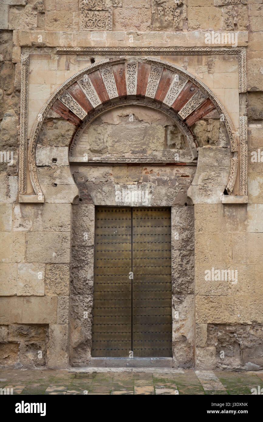 Puerta de San Esteban (Puerta de San Esteban) en la fachada oeste de la  Gran Mezquita de Córdoba. en Córdoba, Andalucía, España Fotografía de stock  - Alamy