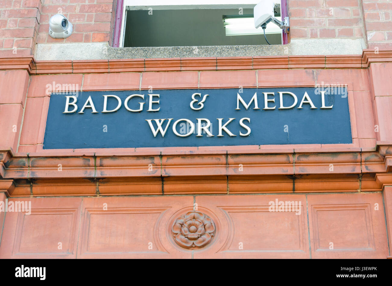 Firmar en el Thomas Fattorini badge fabricante en Birmingham del Jewellery Quarter Foto de stock