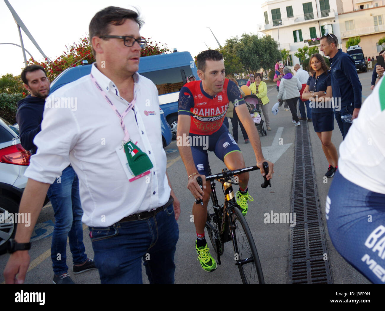 Alghero (Cerdeña). Ciclista italiano Vincenzo Nibali durante la ceremonia de presentación del Giro d'Italia (Tour de Ciclismo italiana) número 100 Foto de stock