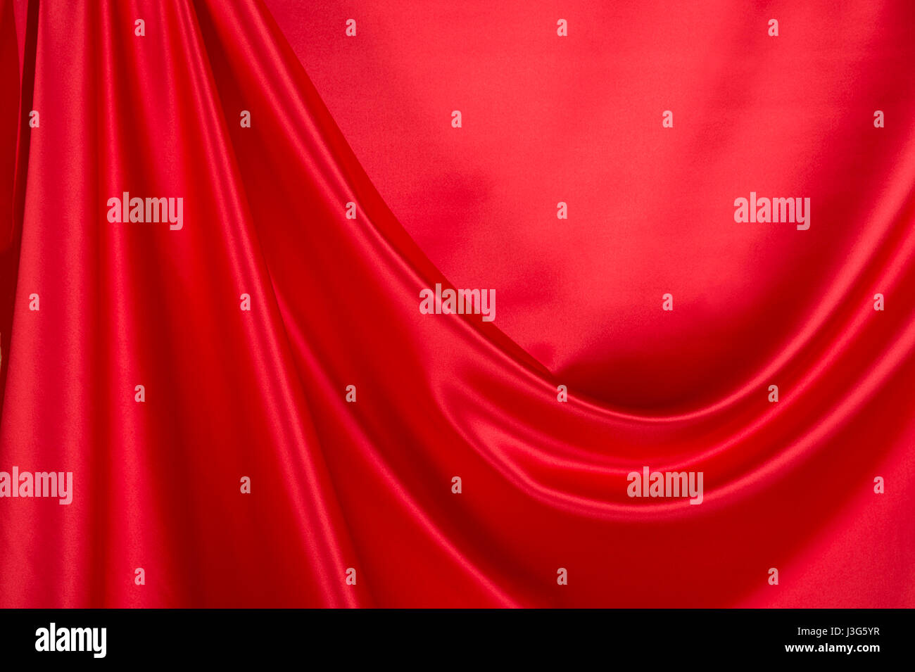 Tela dorada drapeada fotografías e imágenes de alta resolución - Alamy