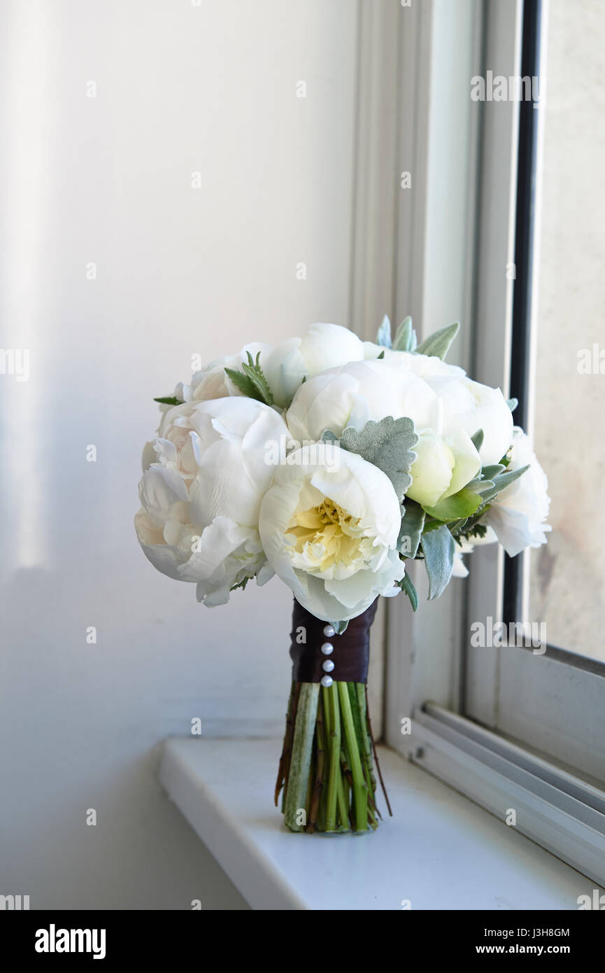 Boda ramo de peonías blancas y ranunculuses.floristería de boda Fotografía  de stock - Alamy