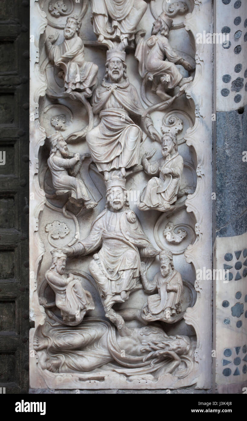 El parteluz. Socorro mármol románica por el Maestro dell'Arca del Battista  (ca. 1225) en el portal principal de la Catedral de Génova (Duomo di  Genova) en Génova, Liguria, Italia. Isaí, el padre