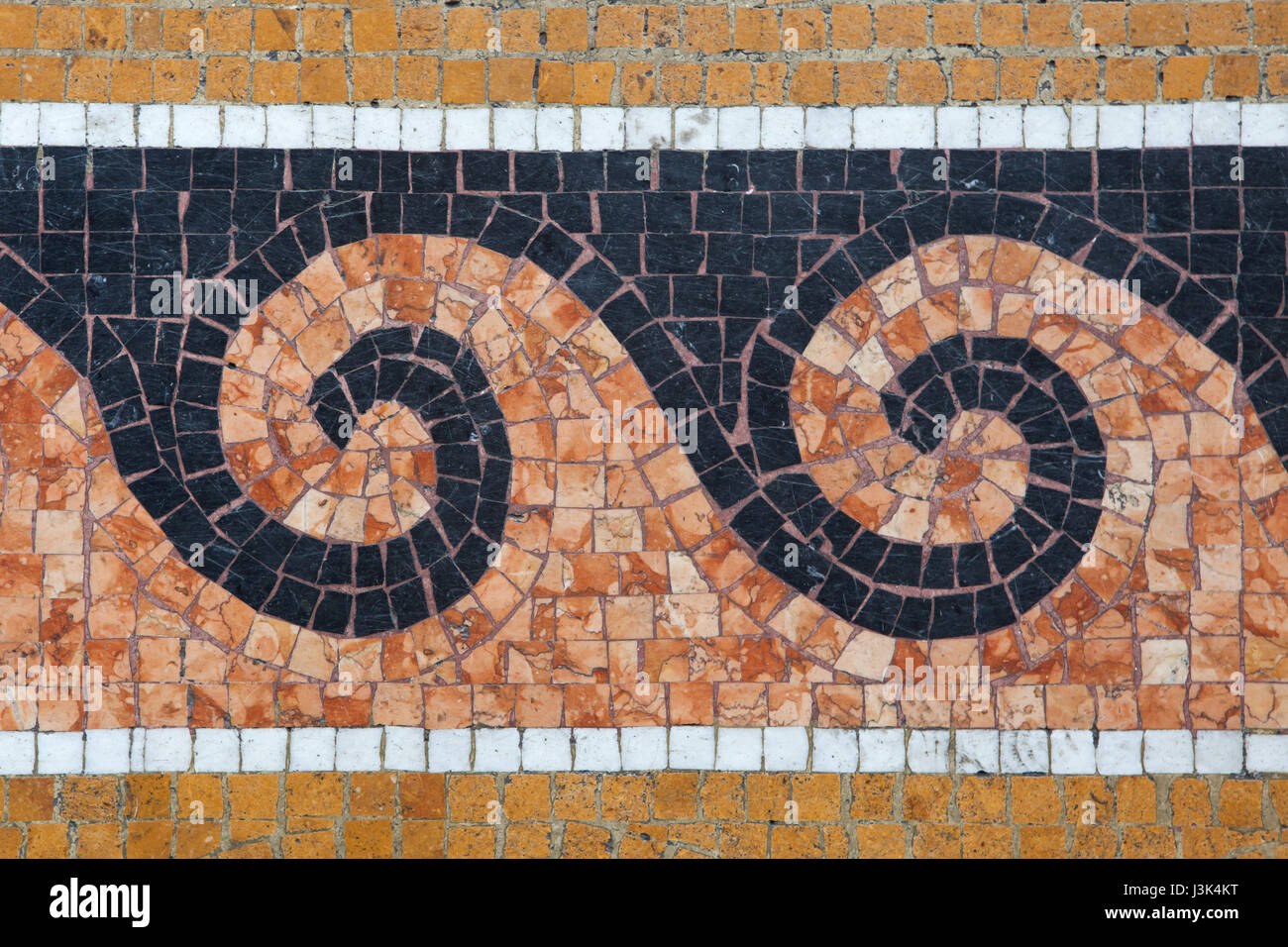 Onda Vitruvian representado en el mosaico del suelo en el arcade en Via XX Settembre en Génova, Liguria, Italia. Foto de stock