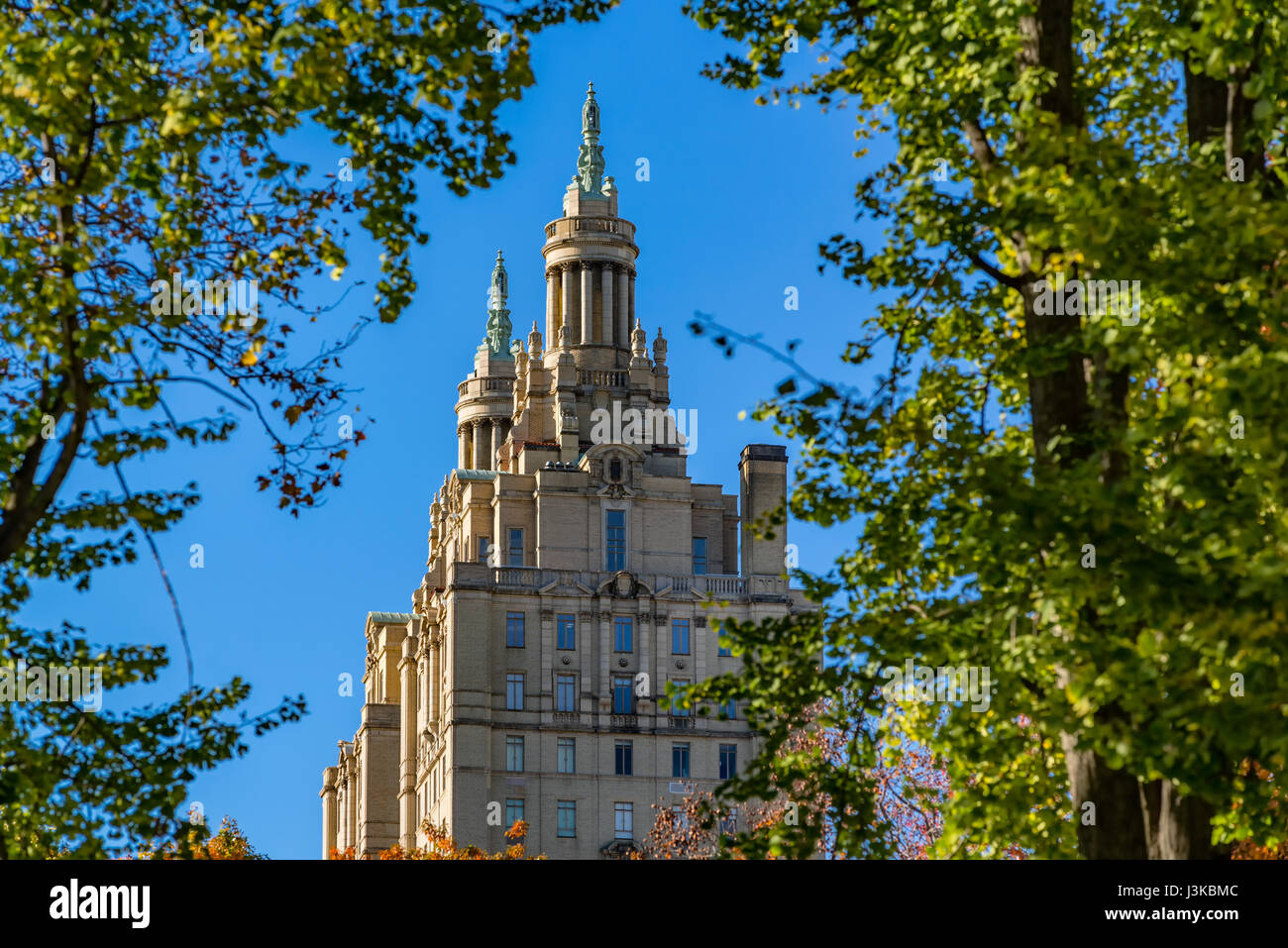 Las torres del edificio San Remo en el Upper West Side. Manhattan, Ciudad de Nueva York Foto de stock